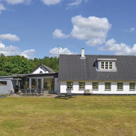 펜션 Five-bedroom Holiday In *