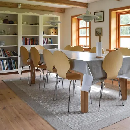 펜션 Five-bedroom Holiday In *